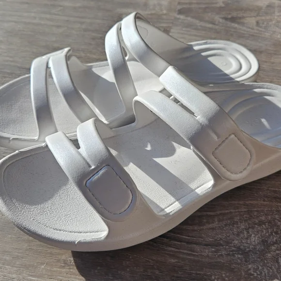 Aetrex Janey Sport Slide Sandal, Size 6, White - Picture 3 of 5